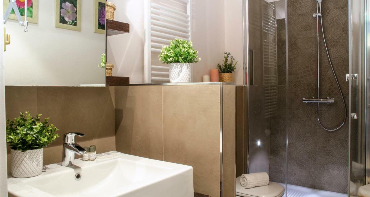 Flowers Apartment Joivy 25 Como Dış mekan fotoğraf