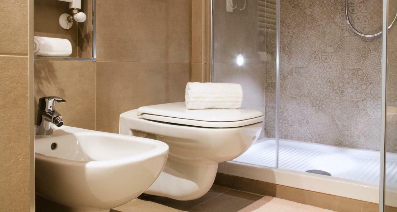 Flowers Apartment Joivy 25 Como Dış mekan fotoğraf